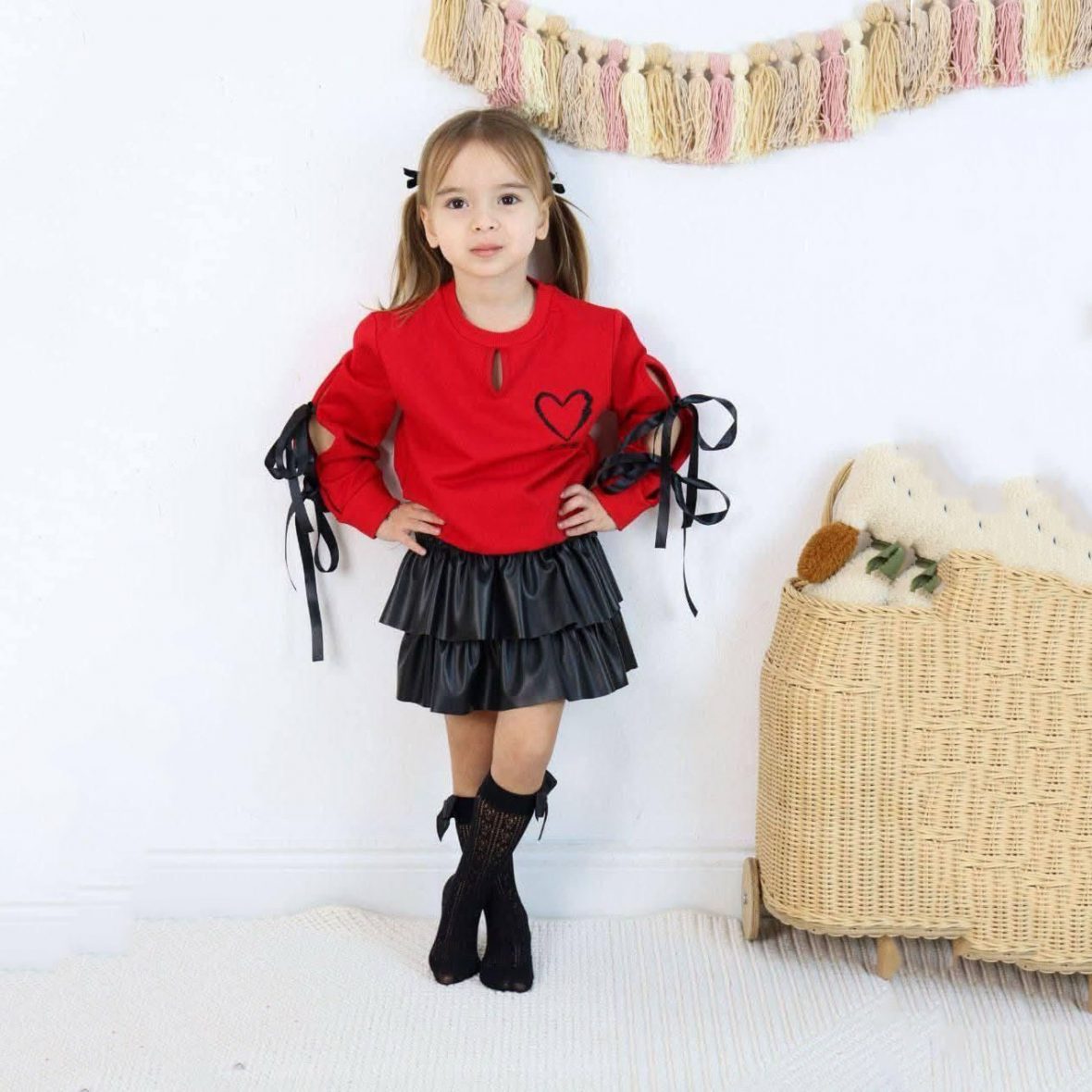 Ensemble sweat nœud et jupe en skaï