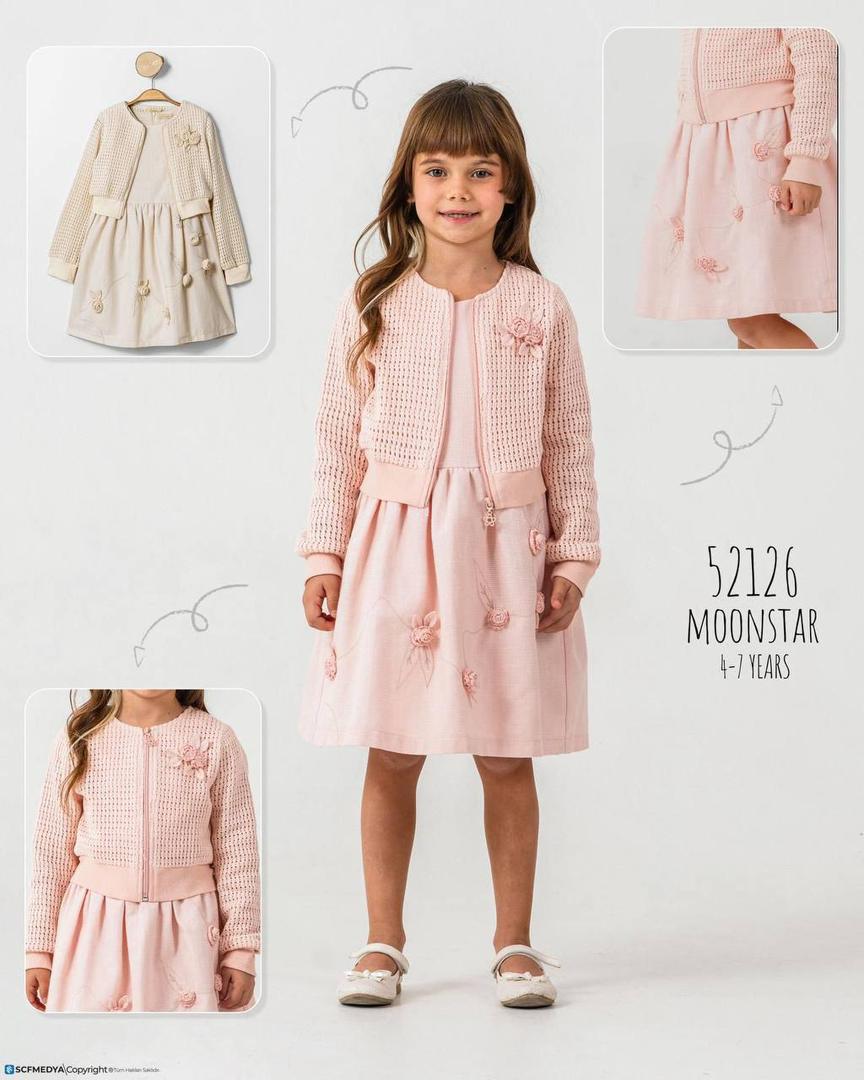 Robe avec veste ajourée et fleurs délicates 52126